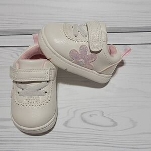 2M Carters NWOT, baby tennis shoes, sneakers with velcro strap